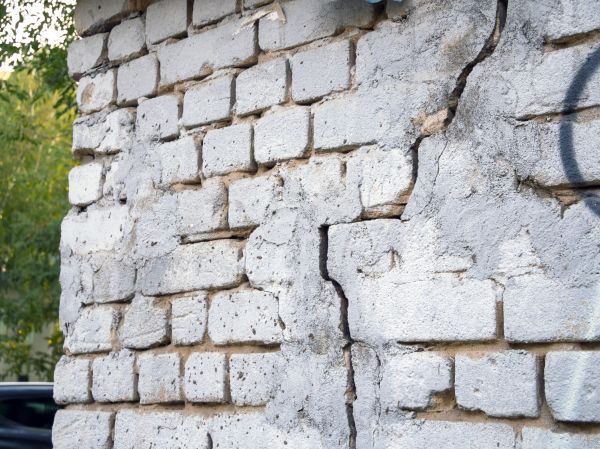 Cracked Brick Wall Repair in Joplin